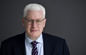 Simon Baum headshot